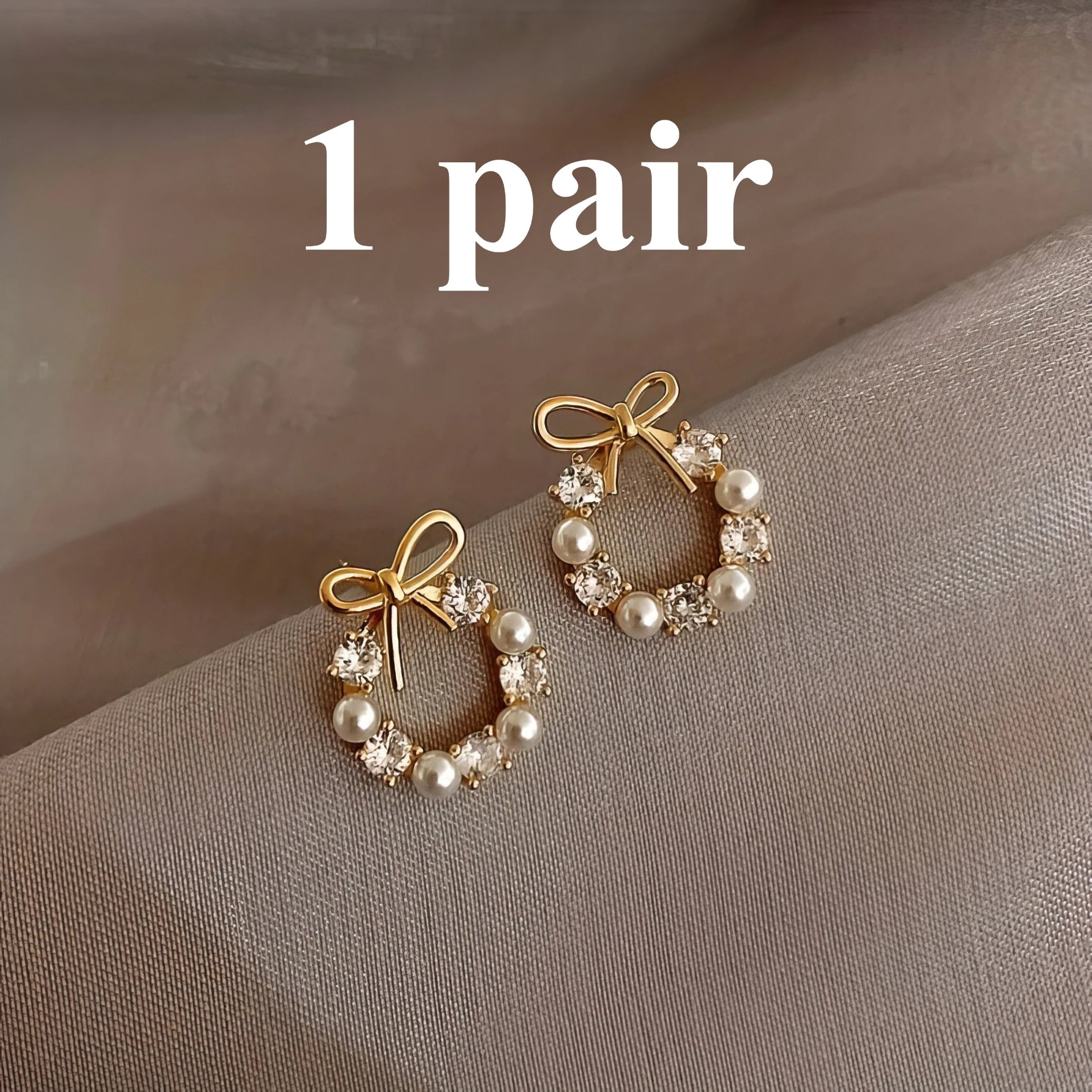 1/2 Pair of Christmas Pearl Earrings in Gold, Elegant Bow Earrings, Versatile and Exquisite Accessories, A Gift for Mom