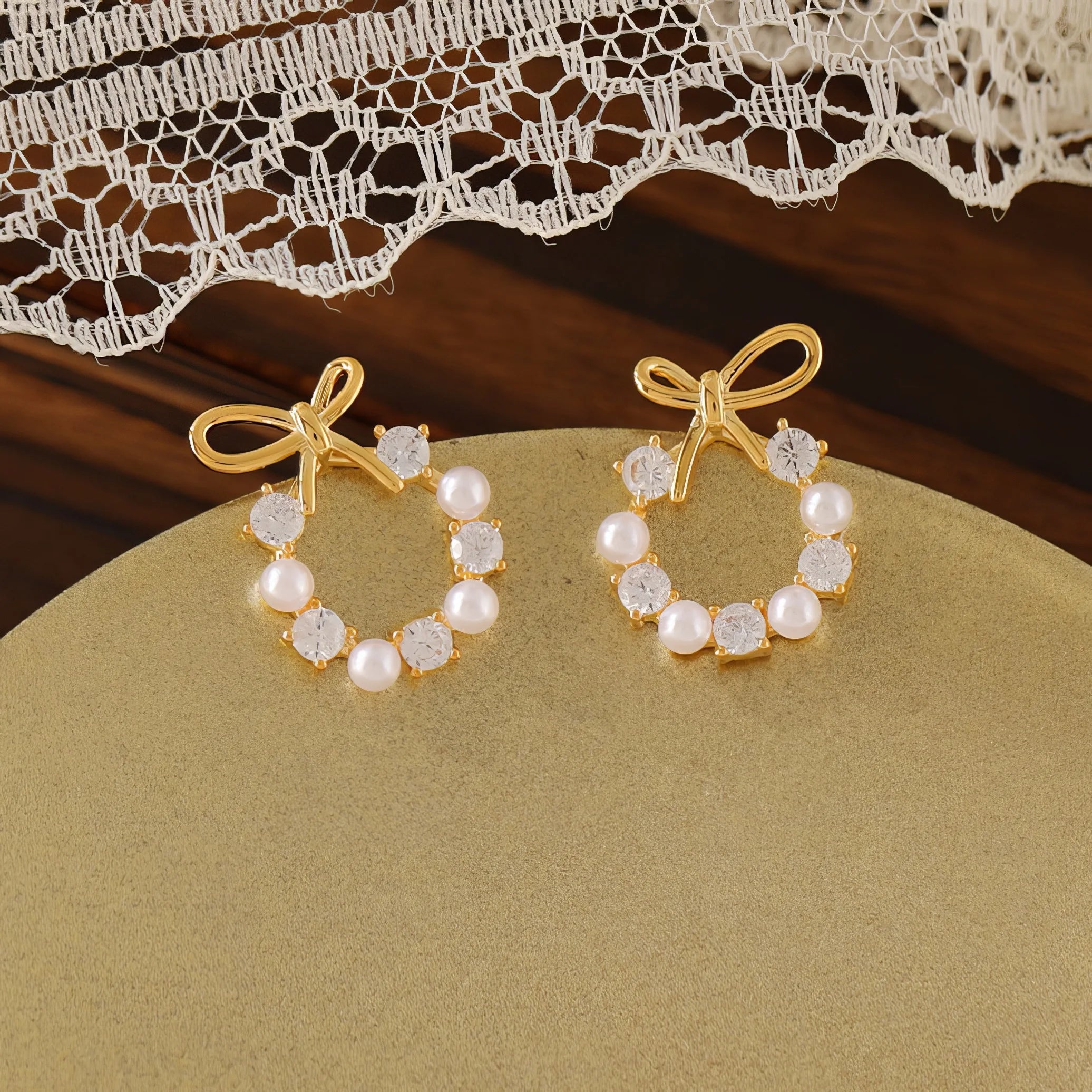 1/2 Pair of Christmas Pearl Earrings in Gold, Elegant Bow Earrings, Versatile and Exquisite Accessories, A Gift for Mom