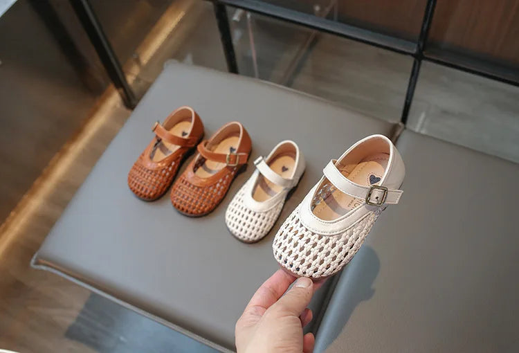 Kids Summer Breathable Woven Flats Shoes Hollow Out Princess Shoes Childrens Fashion Outdoor Sandals for Girls Daily Wear