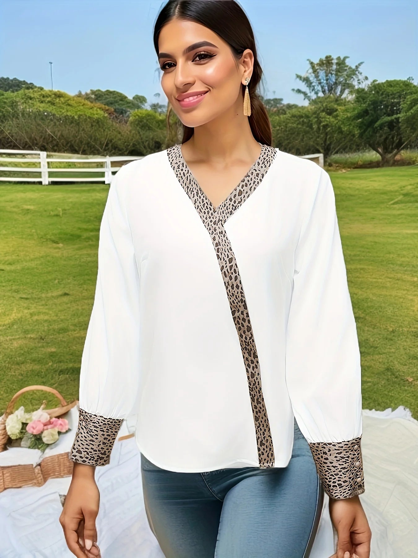 Spring and Autumn Women's V-neck Leopard Printed Thin Casual Elegant Long Sleeve Top