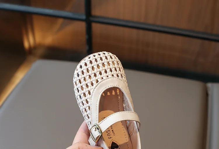 Kids Summer Breathable Woven Flats Shoes Hollow Out Princess Shoes Childrens Fashion Outdoor Sandals for Girls Daily Wear