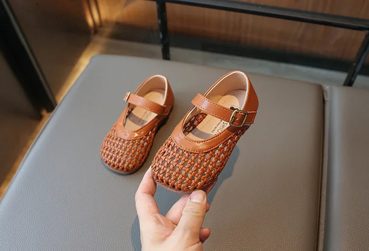 Kids Summer Breathable Woven Flats Shoes Hollow Out Princess Shoes Childrens Fashion Outdoor Sandals for Girls Daily Wear