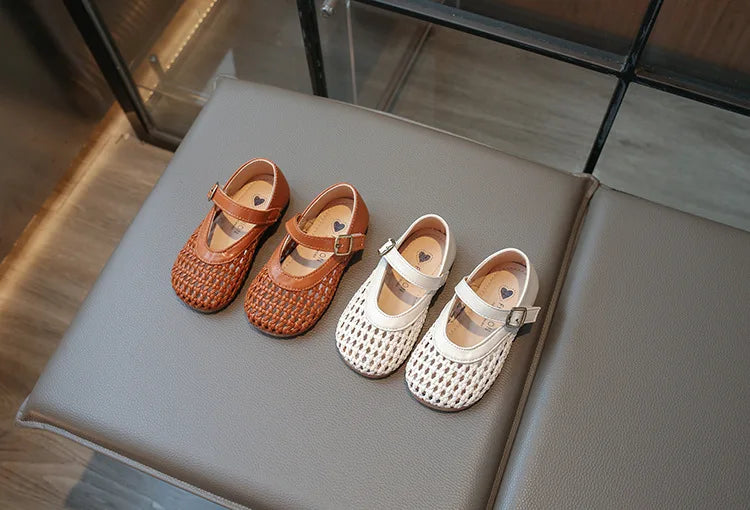 Kids Summer Breathable Woven Flats Shoes Hollow Out Princess Shoes Childrens Fashion Outdoor Sandals for Girls Daily Wear