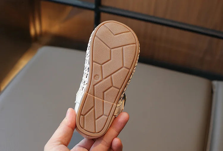 Kids Summer Breathable Woven Flats Shoes Hollow Out Princess Shoes Childrens Fashion Outdoor Sandals for Girls Daily Wear