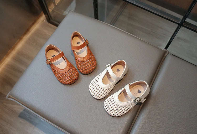 Kids Summer Breathable Woven Flats Shoes Hollow Out Princess Shoes Childrens Fashion Outdoor Sandals for Girls Daily Wear