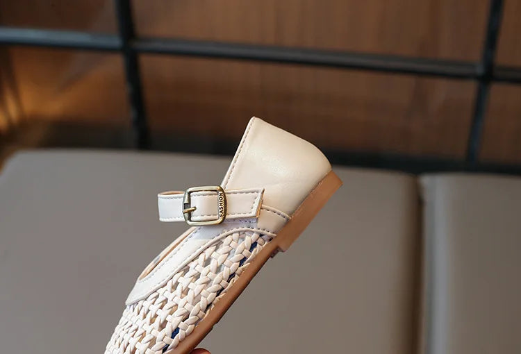 Kids Summer Breathable Woven Flats Shoes Hollow Out Princess Shoes Childrens Fashion Outdoor Sandals for Girls Daily Wear