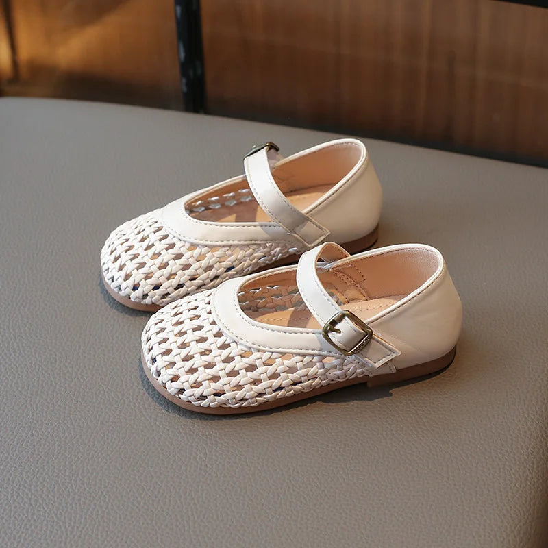 Kids Summer Breathable Woven Flats Shoes Hollow Out Princess Shoes Childrens Fashion Outdoor Sandals for Girls Daily Wear