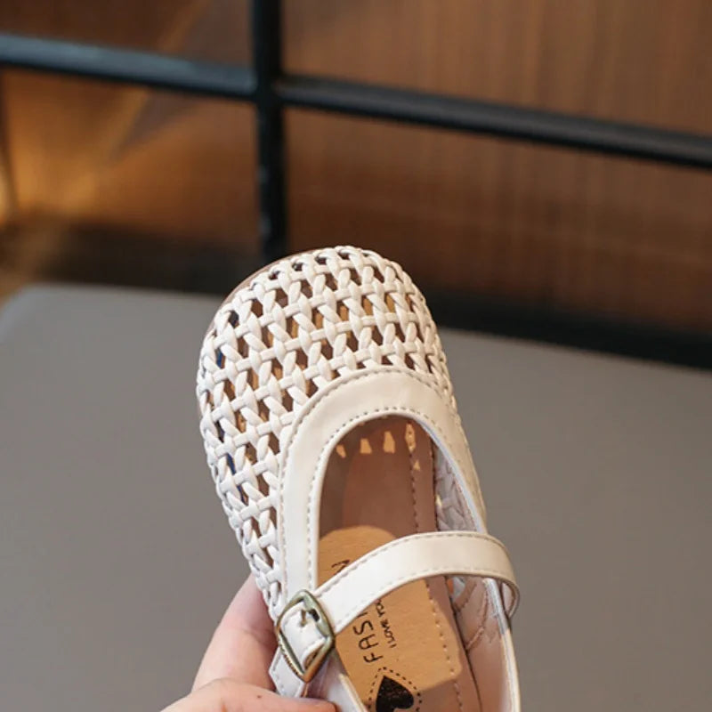 Kids Summer Breathable Woven Flats Shoes Hollow Out Princess Shoes Childrens Fashion Outdoor Sandals for Girls Daily Wear