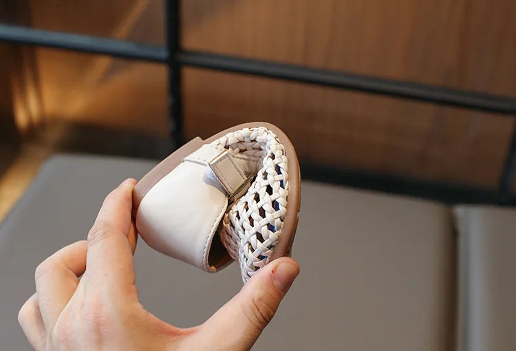 Kids Summer Breathable Woven Flats Shoes Hollow Out Princess Shoes Childrens Fashion Outdoor Sandals for Girls Daily Wear