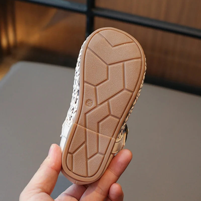Kids Summer Breathable Woven Flats Shoes Hollow Out Princess Shoes Childrens Fashion Outdoor Sandals for Girls Daily Wear